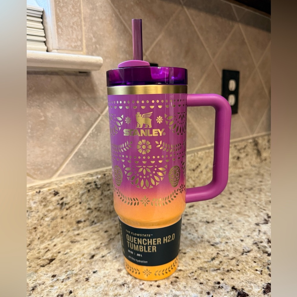 New - Stanley Dia de Los Muertos 30oz Sunrise Catrina Quencher Tumbler.